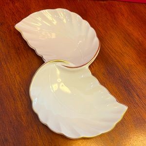 The Crown Classics Small Double Dish 7”x 5” Leaves Design Candy Nuts Coins Soap